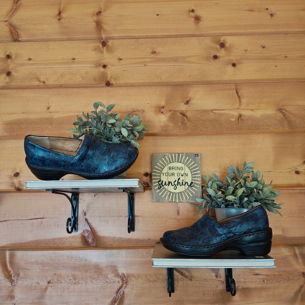 G.H. Bass Sheena Blue Floral Tooled Embossed Faux Leather Clog Comfort Shoe 7.5M